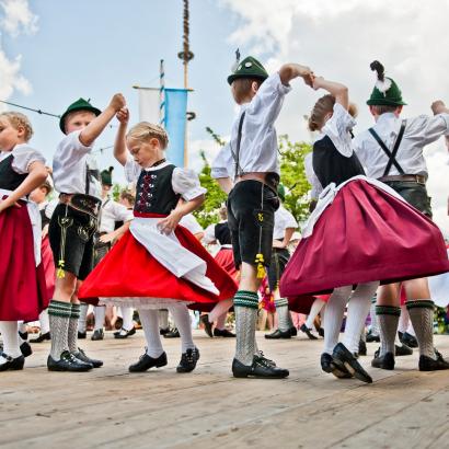 Maibaumsteigen Rottenstuben: Die Kinder-Tanzgruppe des Heimatvereins